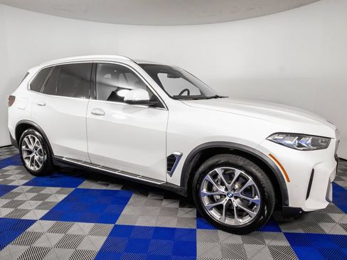 Used 2025 BMW X5 xDrive40i AWD/4WD image 3