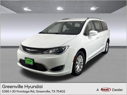 Used 2018 Chrysler Pacifica Touring-L image 1