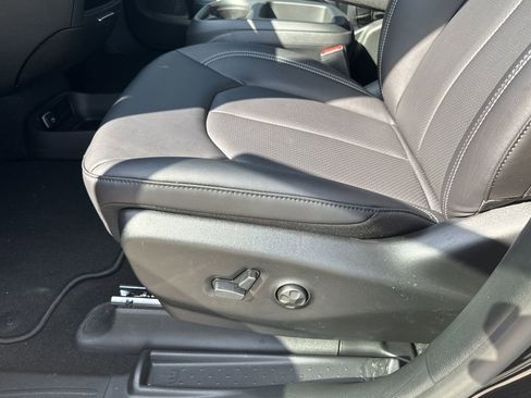 New 2026 Chrysler Voyager LX image 12