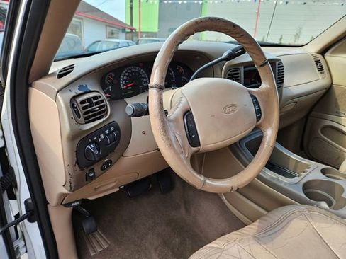 Used 1999 Ford Expedition XLT image 16
