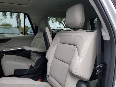 New 2025 Lincoln Navigator L Reserve AWD/4WD image 13