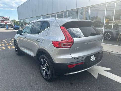 Used 2025 Volvo XC40 B5 Core AWD/4WD image 3
