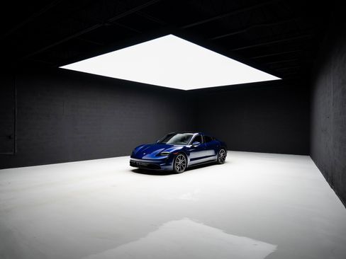 Used 2023 Porsche Taycan w/ Premium Package image 84