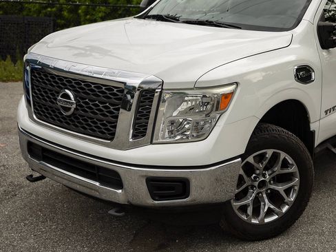 Used 2017 Nissan Titan SV AWD/4WD image 2