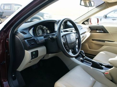 Used 2015 Honda Accord Touring image 12