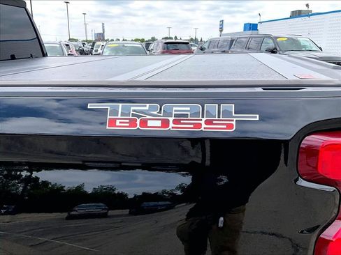 Used 2024 Chevrolet Silverado 1500 LT Trail Boss w/ Convenience Package II AWD/4WD image 27