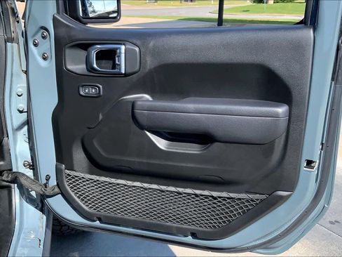 Used 2024 Jeep Gladiator Mojave w/ Technology Group AWD/4WD image 21