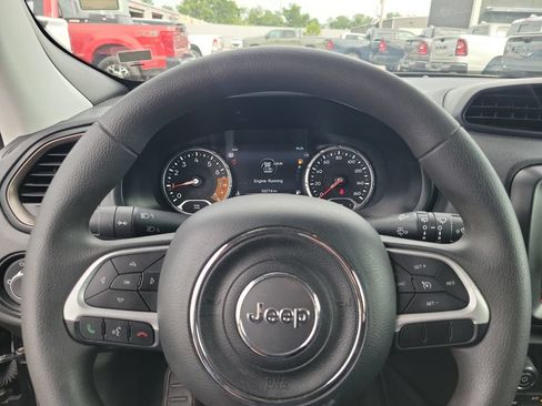 Used 2023 Jeep Renegade Latitude AWD/4WD image 30