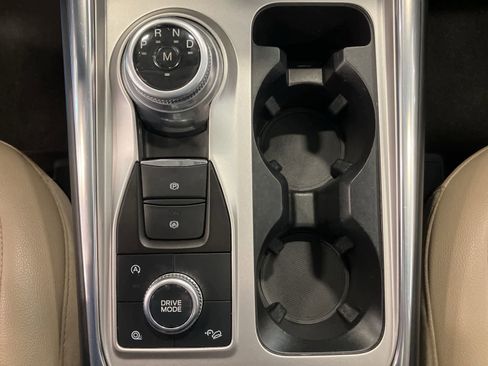 Used 2020 Ford Explorer XLT w/ Equipment Group 202A image 17