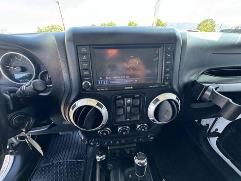 Used 2011 Jeep Wrangler Unlimited Rubicon w/ Connectivity Group AWD/4WD image 27