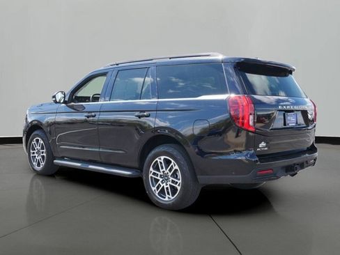Certified 2025 Ford Expedition Active AWD/4WD image 2