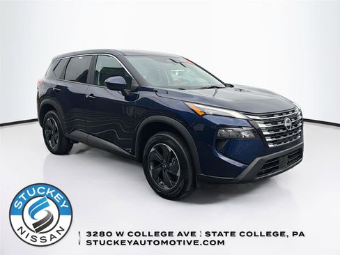 Used 2024 Nissan Rogue SV image 1
