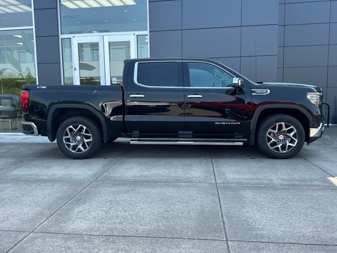Used 2023 GMC Sierra 1500 SLT AWD/4WD image 2