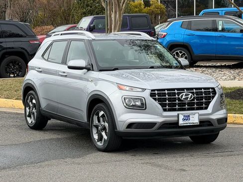 Used 2021 Hyundai Venue SEL w/ Cargo Package image 1