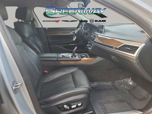 Used 2018 BMW 750i image 26