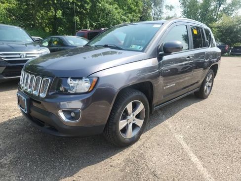 Used 2017 Jeep Compass High Altitude AWD/4WD image 3