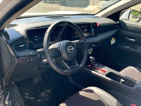 New 2025 Nissan Kicks SR FWD image 8