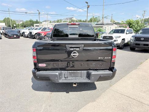 Used 2022 Nissan Frontier SV AWD/4WD image 3