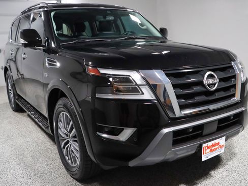 Used 2022 Nissan Armada SL w/ Captain's Chairs Package image 5