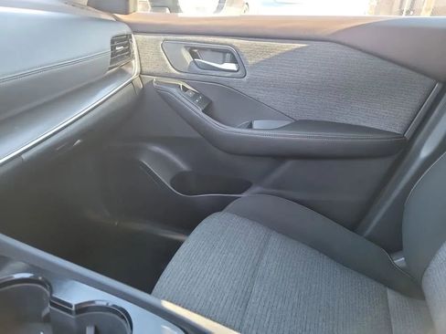 Used 2021 Nissan Rogue SV AWD/4WD image 18