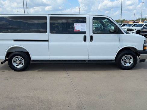 Used 2025 Chevrolet Express 3500 LT w/ LT Preferred Equipment Group RWD image 2