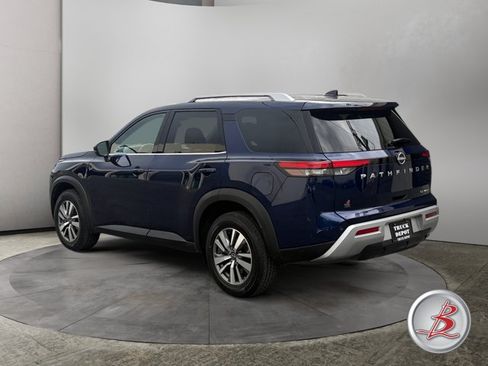 Used 2025 Nissan Pathfinder SL AWD/4WD image 5