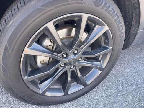 Used 2019 Ford Explorer XLT w/ Equipment Group 202A AWD/4WD image 2