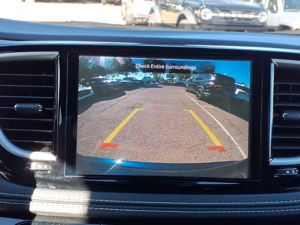 Used 2025 Chrysler Pacifica Select FWD image 19