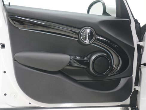 Used 2024 MINI Cooper 4-Door Hardtop FWD image 11