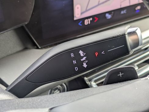 Used 2025 Chevrolet Traverse LT image 25