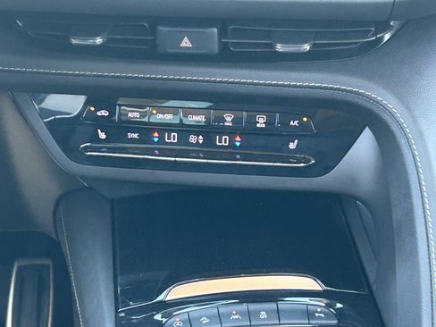 Certified 2022 Buick Envision Essence w/ Technology Package I AWD/4WD image 22