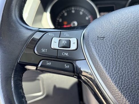 Used 2018 Volkswagen Tiguan SEL FWD image 22