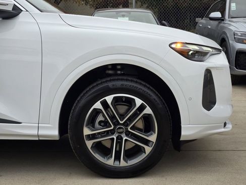 New 2025 Audi Q5 Premium image 12
