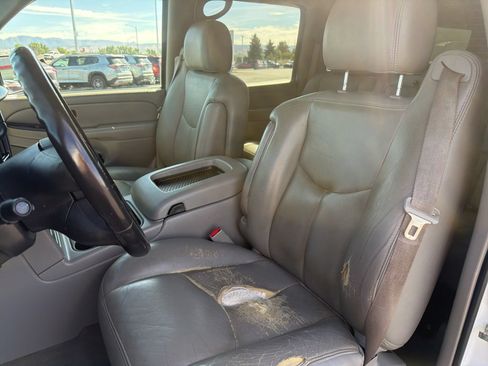 Used 2005 GMC Sierra 2500 SLT w/ Heavy-Duty Power Package AWD/4WD image 13