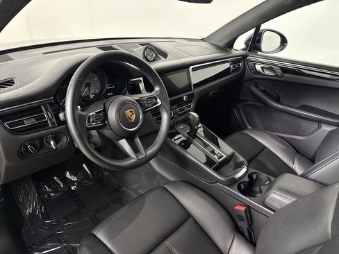 Certified 2022 Porsche Macan S w/ Premium Package Plus AWD/4WD image 4
