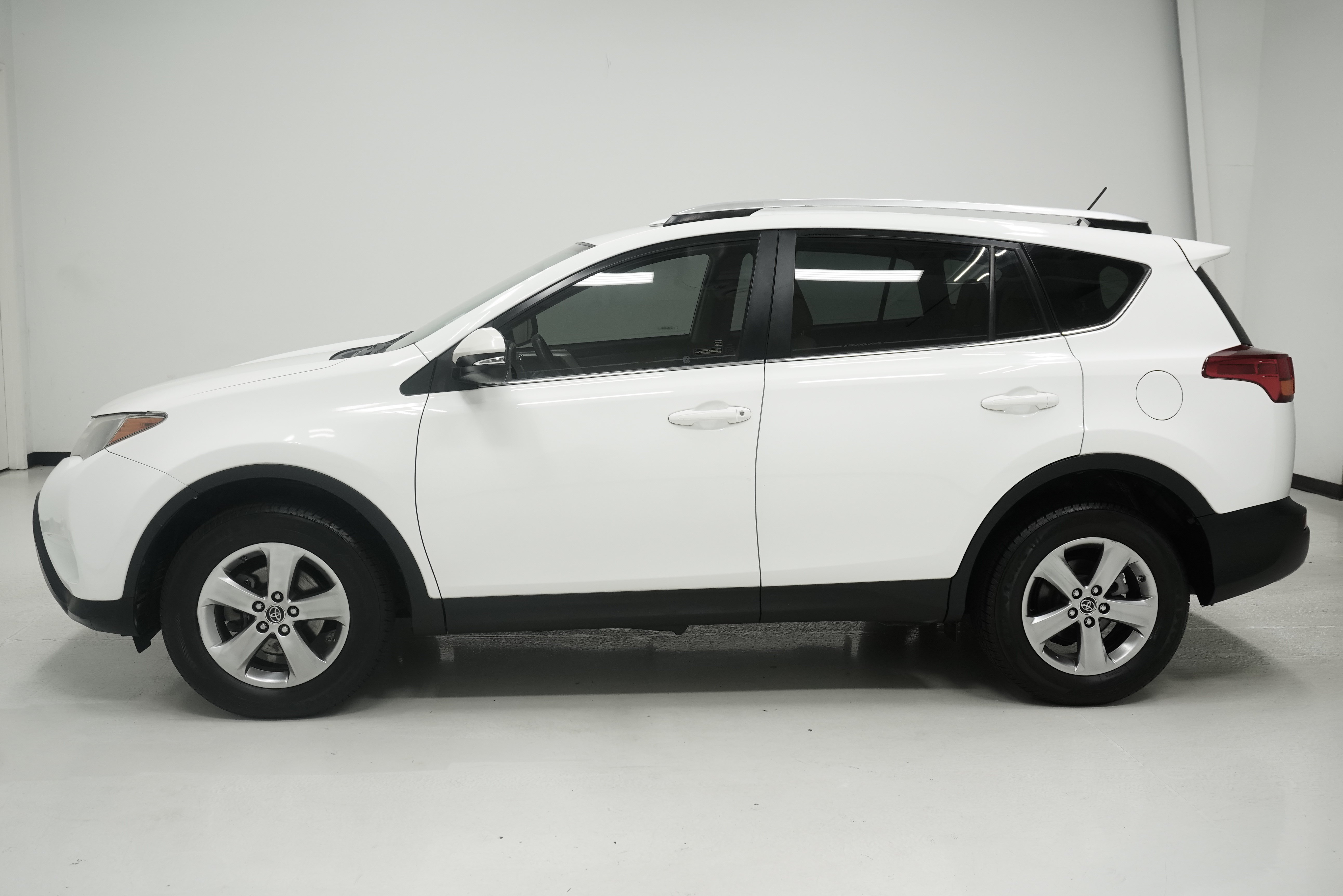 Used 2015 Toyota RAV4 XLE FWD image 7