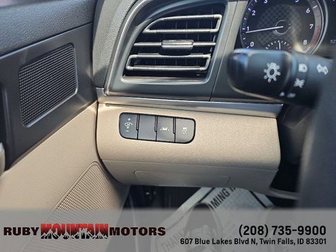 Used 2020 Hyundai Elantra SE FWD image 14