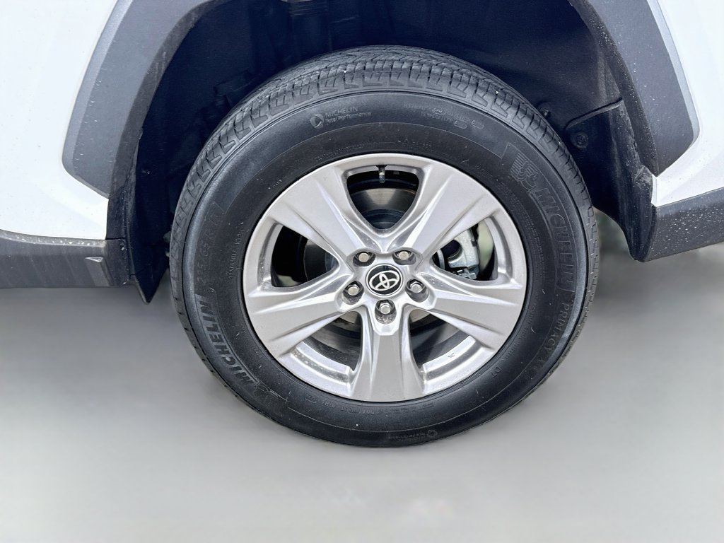 Used 2025 Toyota RAV4 XLE FWD image 29