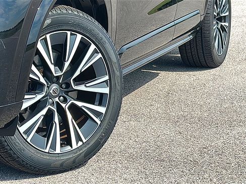 Used 2022 Volvo XC90 T5 Momentum w/ Protection Package Premier FWD image 3