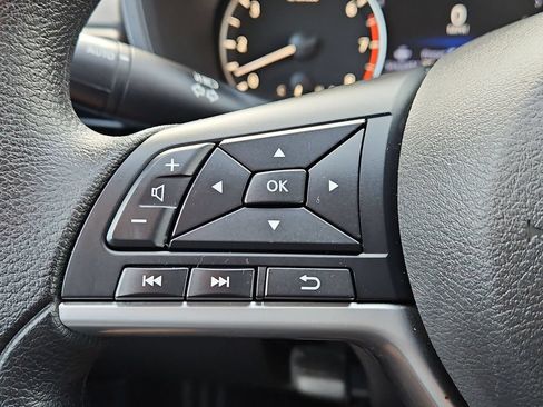 Used 2025 Nissan Altima 2.5 SV FWD image 21