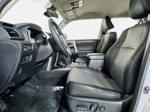 Used 2022 Toyota 4Runner SR5 Premium image 11