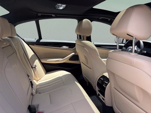 Used 2022 BMW 530i w/ Premium Package RWD image 29