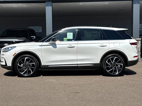 New 2025 Lincoln Corsair Reserve w/ Equipment Group 202A image 6