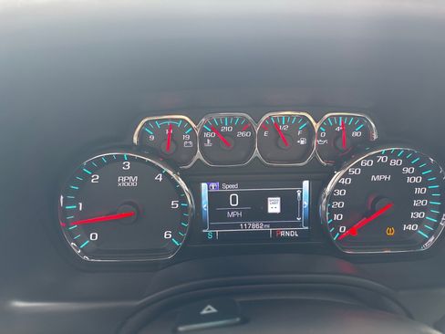 Used 2018 Chevrolet Suburban LT image 37