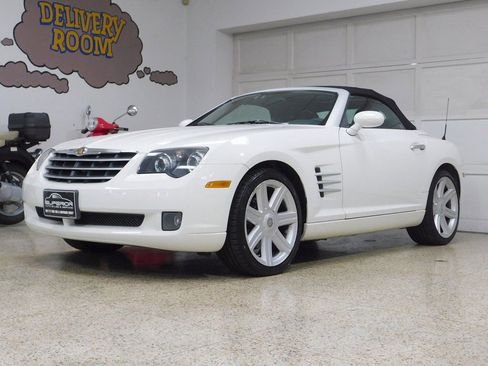 Used 2005 Chrysler Crossfire Limited RWD image 2