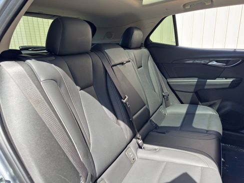 Used 2022 Buick Envision Essence w/ Safety Package FWD image 39