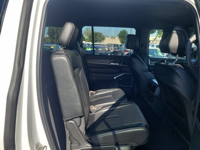 Used 2024 Jeep Wagoneer Series II w/ Flexible Seating Group AWD/4WD image 8