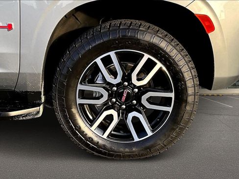 Used 2024 GMC Yukon AT4 image 39
