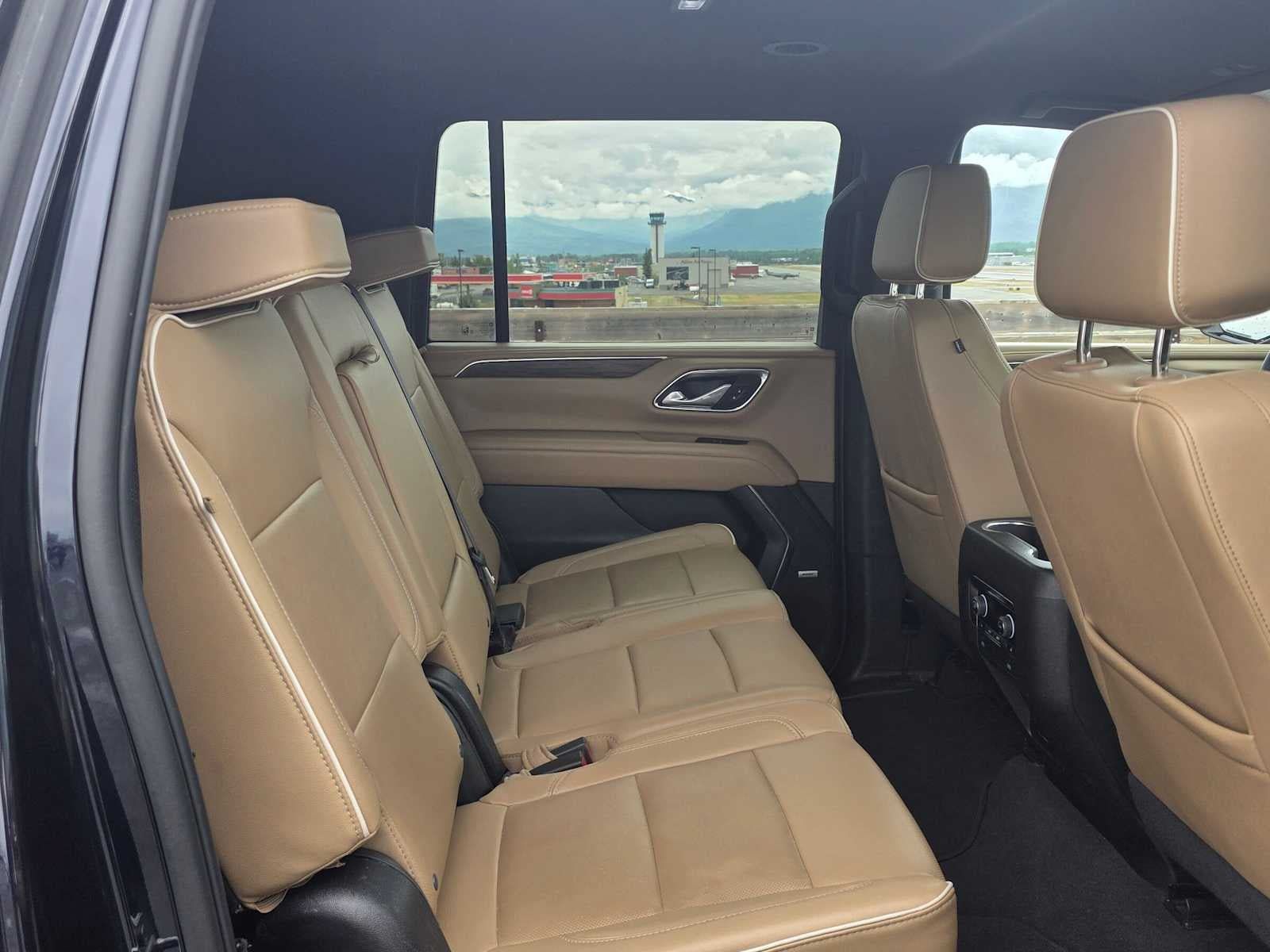 Certified 2024 Chevrolet Suburban Premier AWD/4WD image 12