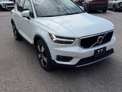 Used 2021 Volvo XC40 T5 Momentum w/ Premium Package